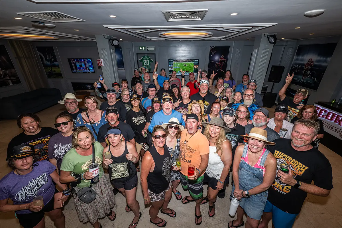 A group photo of guests at the Smokers Lounge meet up.